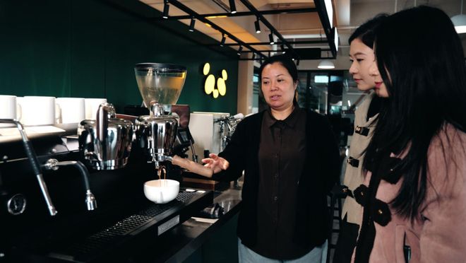 的卡夫派索“咖啡机”飘香全球丨青创引力场麻将胡了2自研技术撬动全球市场！青浦智造(图2)